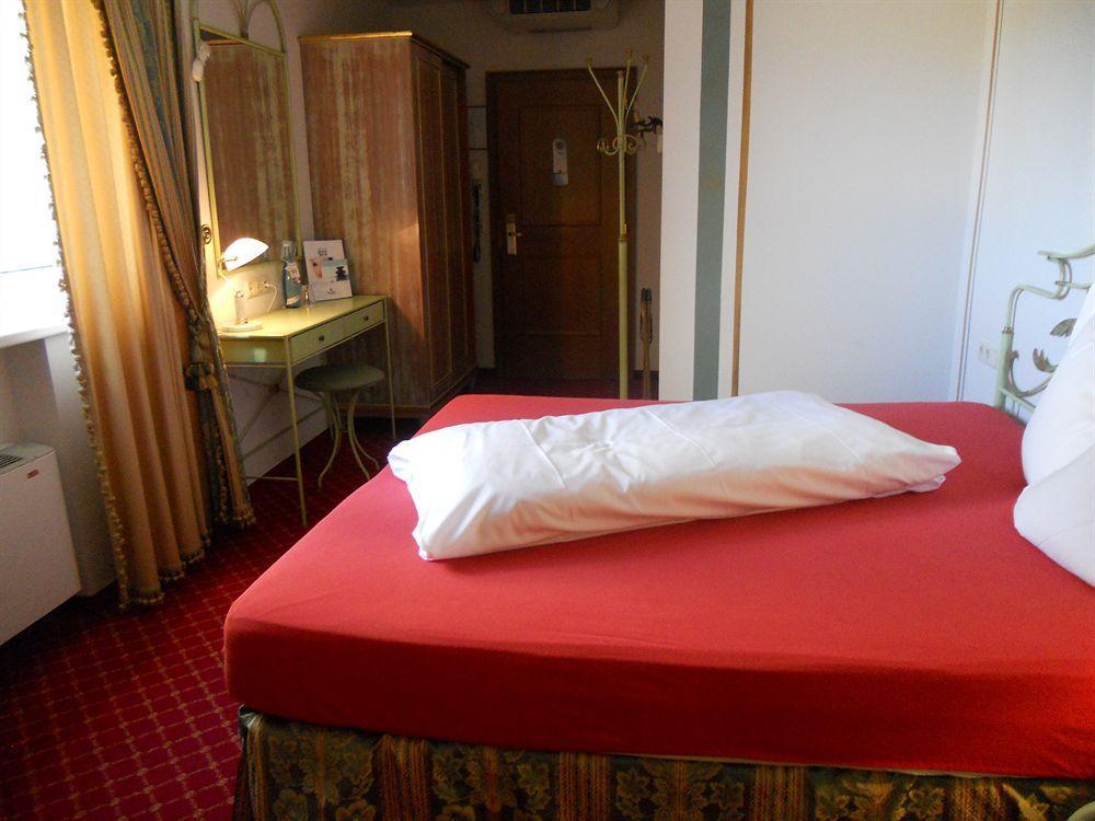 Hotel Schwarzer Adler Innsbruck Exterior foto